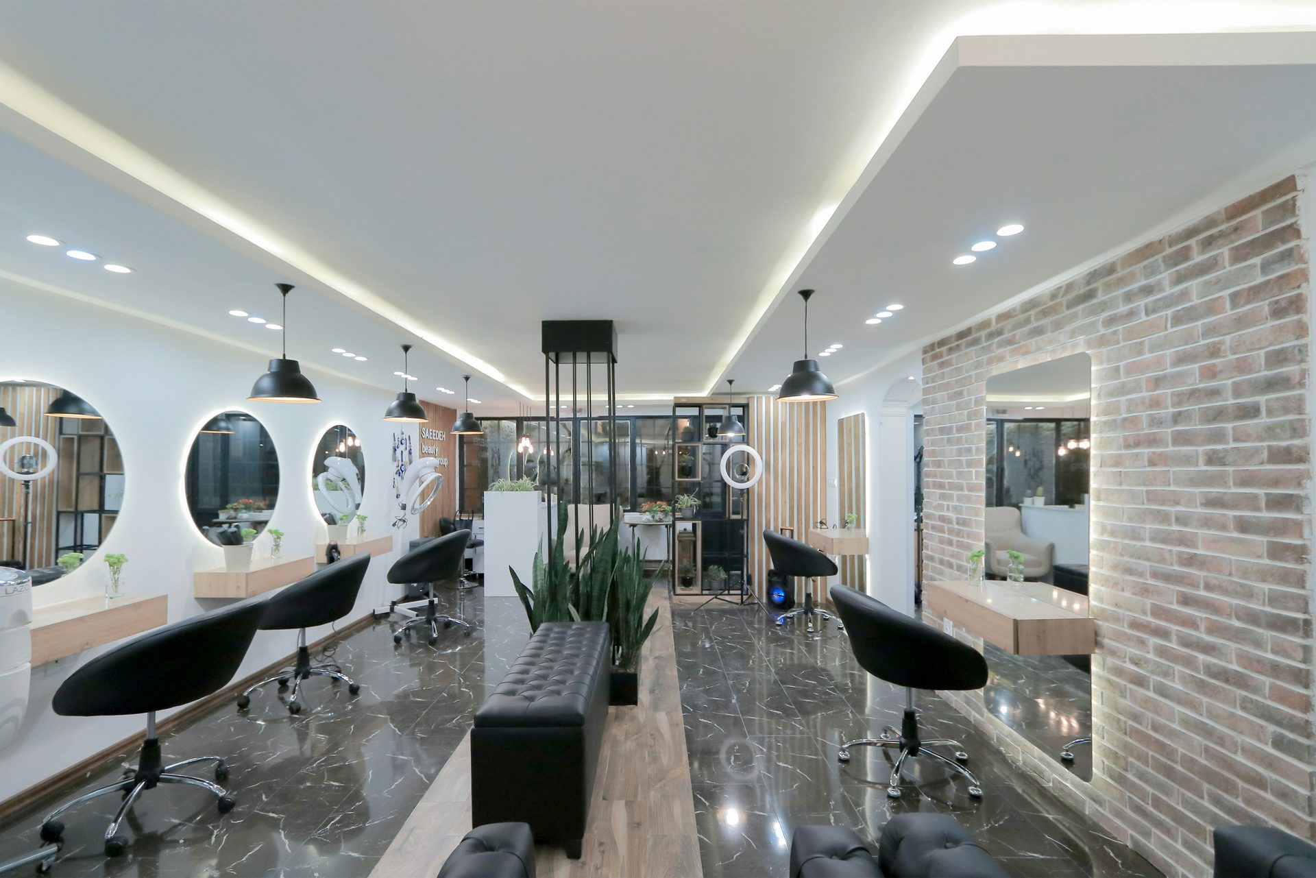 Luxury salon hero slide 1